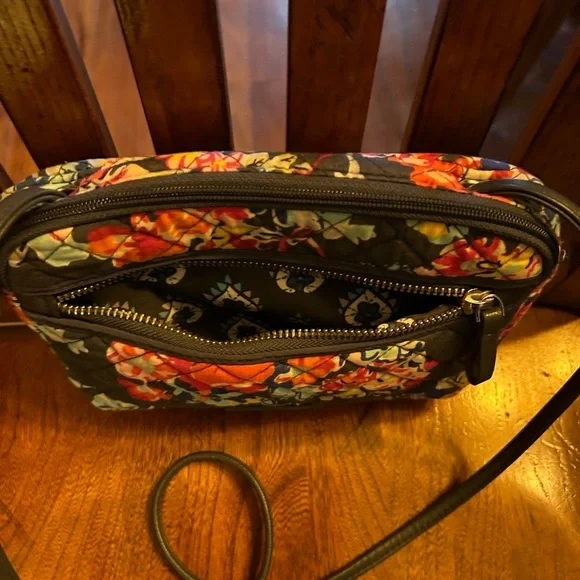 Vera Bradley Crossbody Bag in Pretty Posies - Picture 5 of 11
